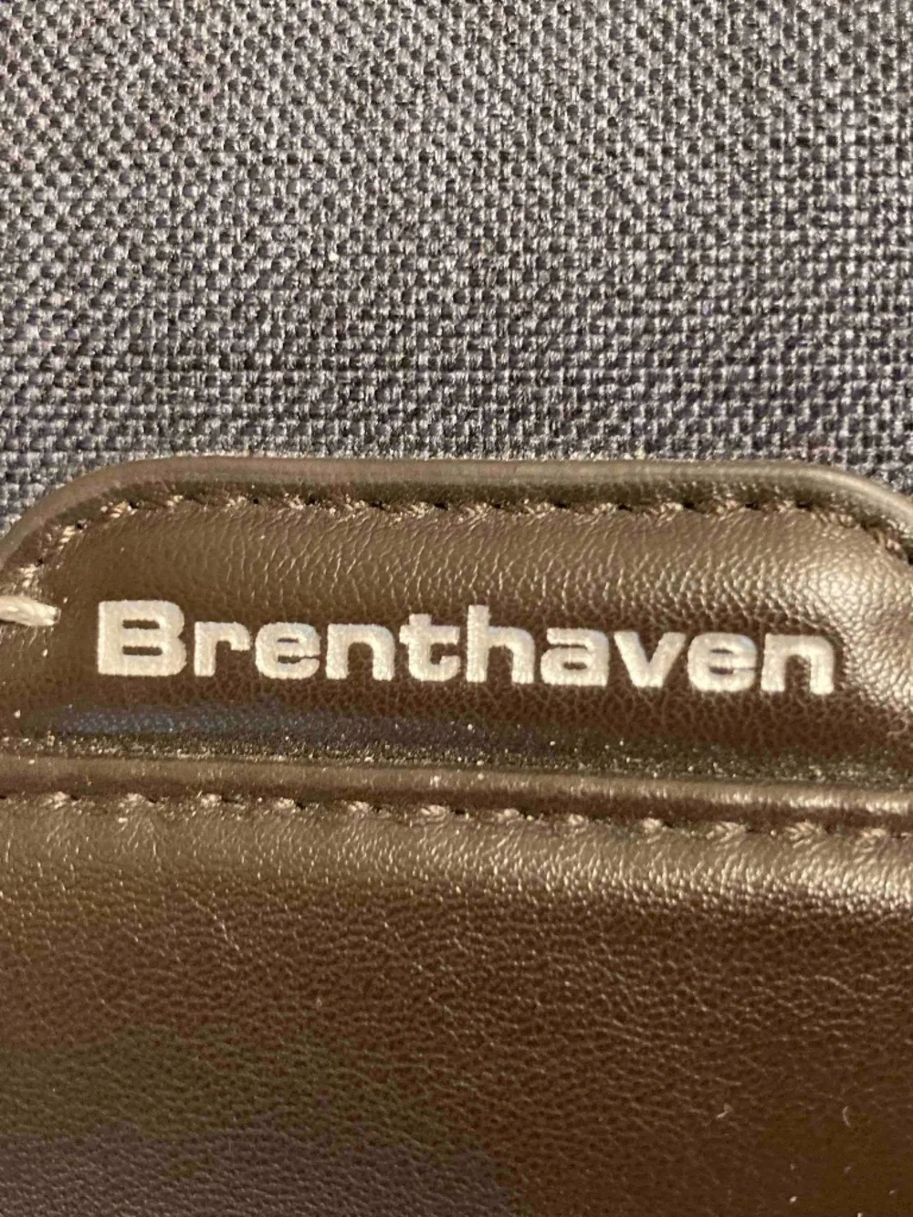 Laptop messenger bag